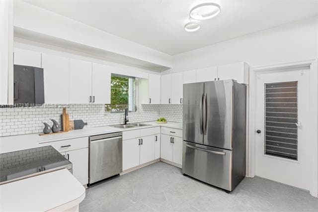 Foto del edificio - 9164 Carlyle Ave