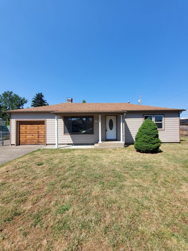 Primary Photo - 2 Bedroom home with RV parking and large y...