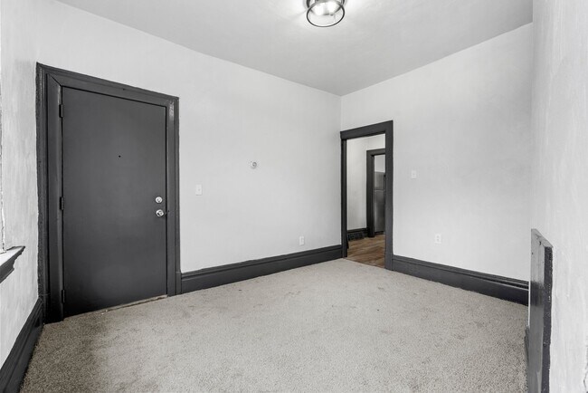 Building Photo - 1306-1308-1308 Complete St