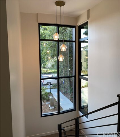 Building Photo - 507 N Santa Anita Ave