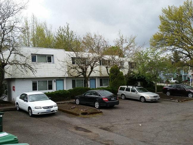 Building Photo - 213 SE 192nd Ave