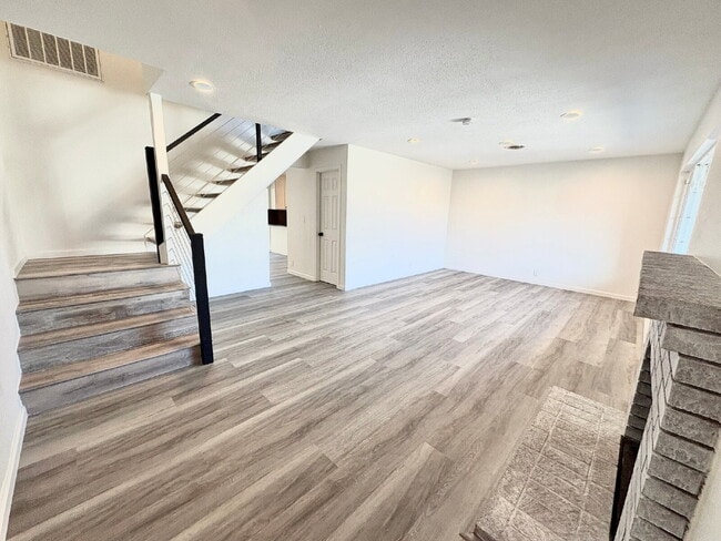 Building Photo - Spacious Single Family Home in Lakes & Birds Fremont