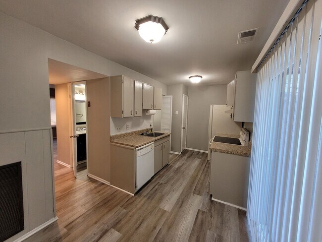 Foto del edificio - Townhouse in the Heart of Virginia Beach!
