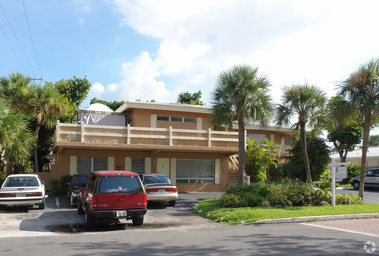 Building Photo - 2115 NE 37th St