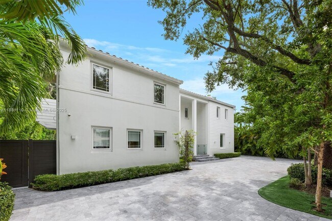 Foto del edificio - 4469 Alton Rd