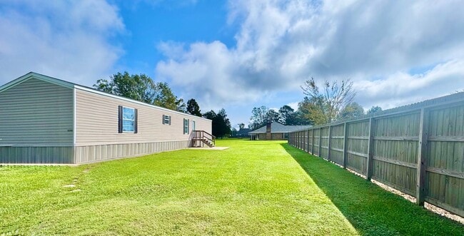Spacious 3 Bed, 2 Bath Mobile Home in Gonz... - Spacious 3 Bed, 2 Bath Mobile Home in Gonz...