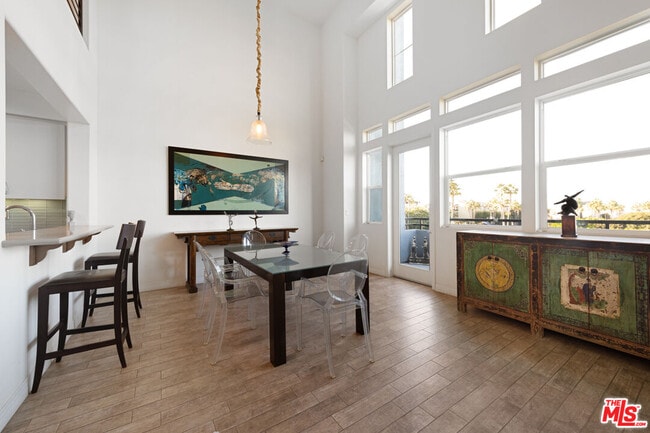 Building Photo - 7100 Playa Vista Dr