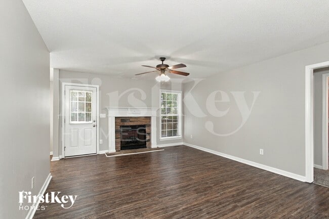 Building Photo - 1011 Hickory Cir
