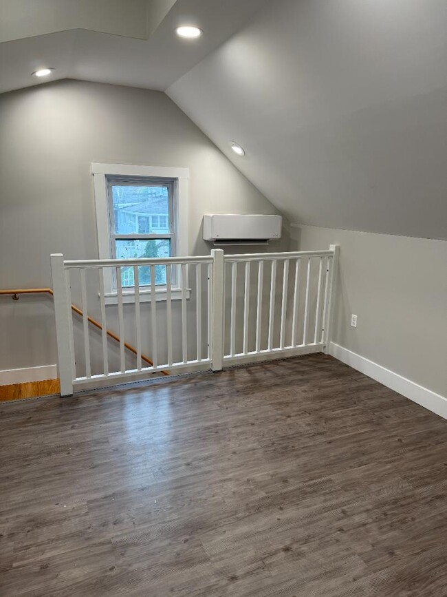 Building Photo - 222 E King St