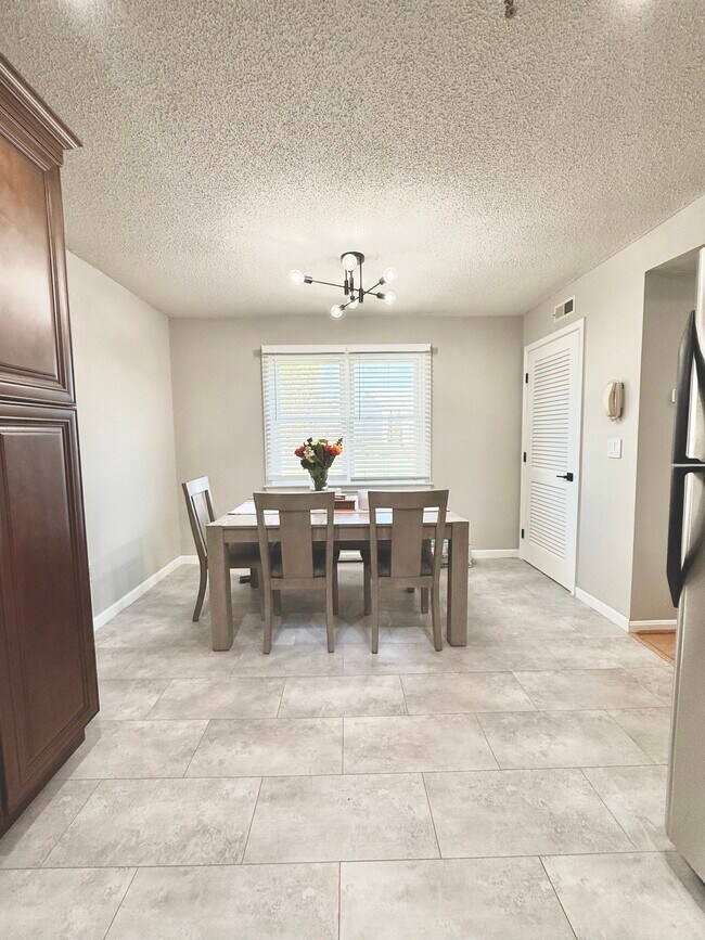 Building Photo - 94 Tennis Plaza Rd