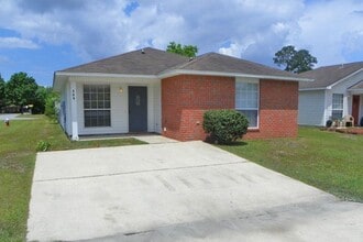 Building Photo - 509 Wood Crest Way