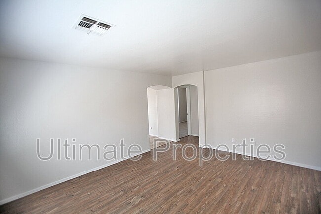 Foto del edificio - 12203 W Windrose Dr