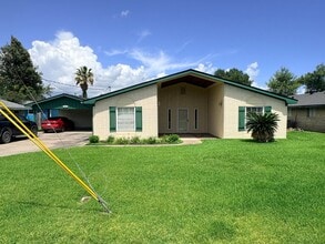 Building Photo - 2213 Vine St