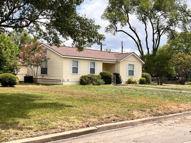Foto del edificio - 357 Irvington Dr
