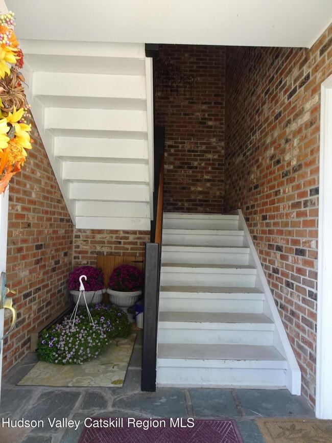 Building Photo - 167 NY-23