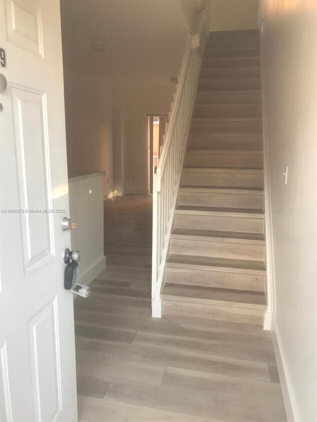 Foto principal - 928 SW 3rd St