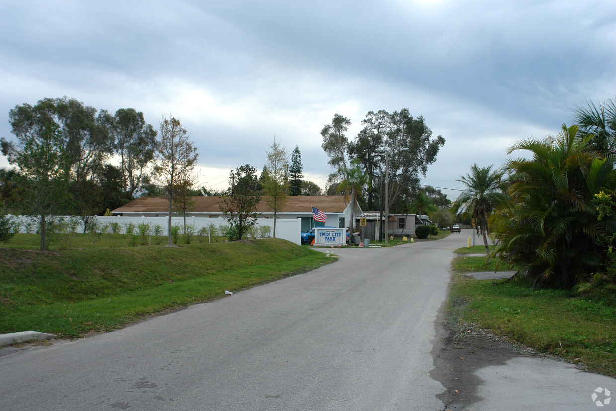 Foto del edificio - Twin City Park