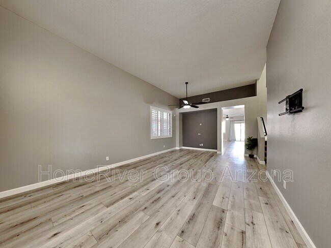 Foto del edificio - 39916 N River Bend Rd