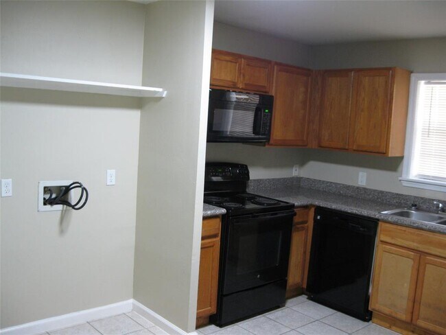 Foto del edificio - 3010 Oakdale St