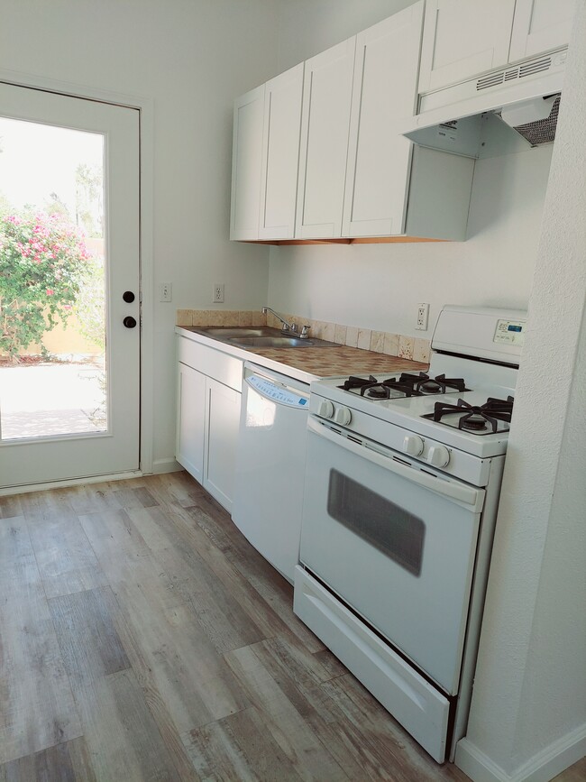 Building Photo - 4022 E Calle de Carlos