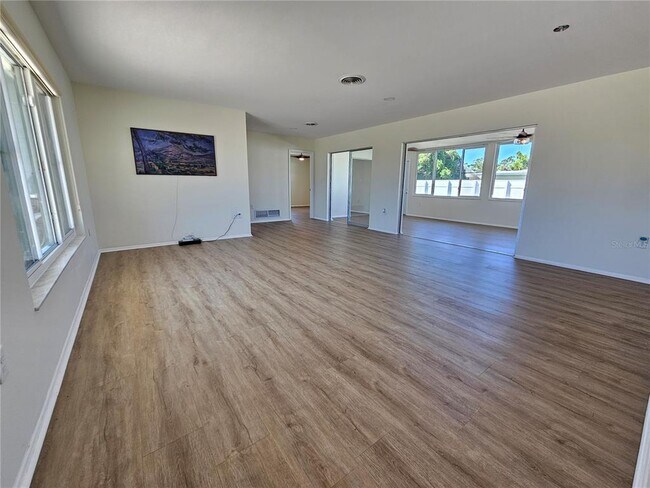Building Photo - 1500 Glendale Rd