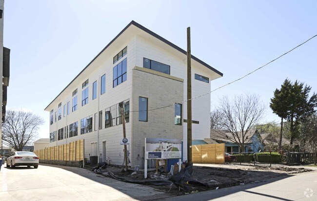 Building Photo - 5912 Lindell Ave