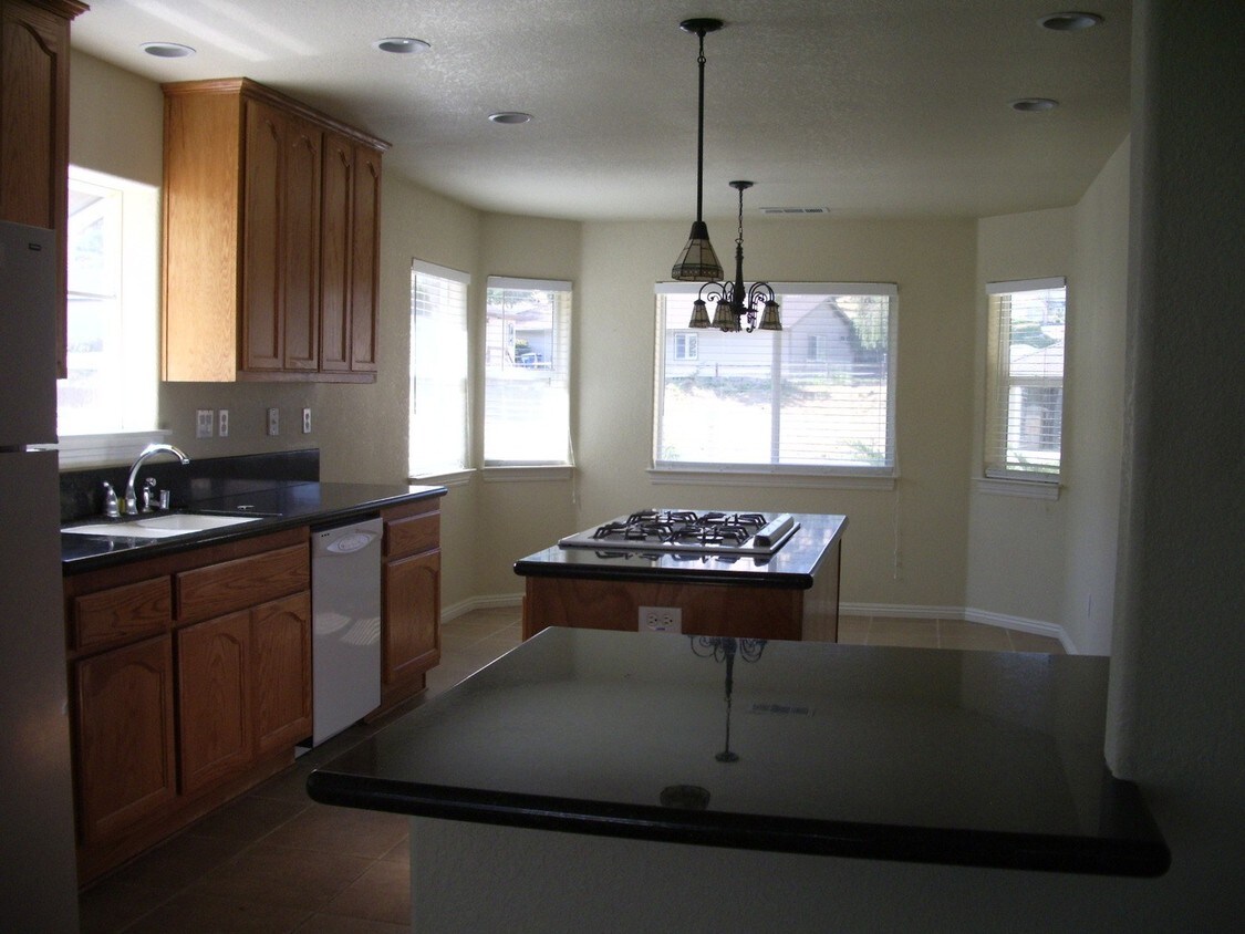 Foto del edificio - 21276 White Pine Dr