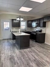 Building Photo - 14 Clove Ave