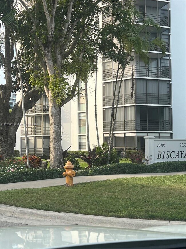 Foto del edificio - 20400 W Country Club Dr