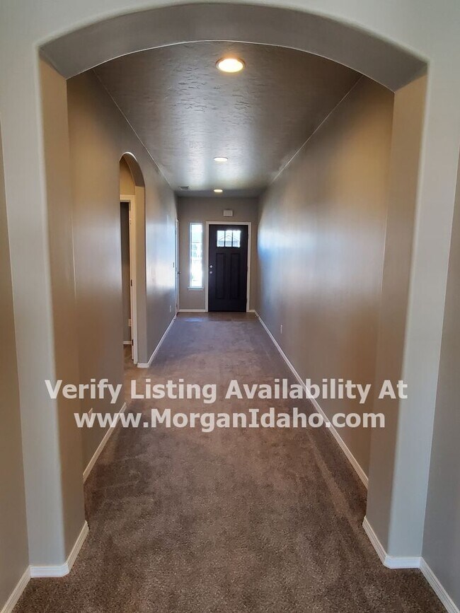 Building Photo - Newer home w/ split floor plan, granite co...