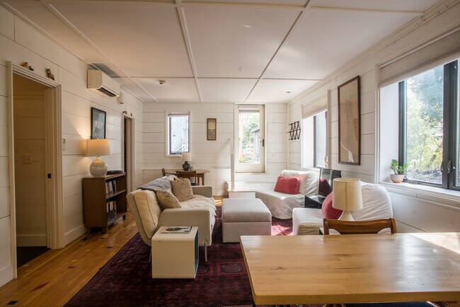 Foto del edificio - 310 6th Street SW