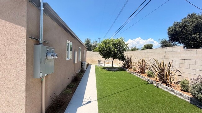 Building Photo - 2036 Primrose Way