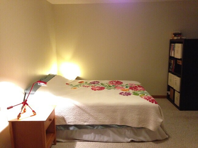Tercer dormitorio en la planta baja - 2738 Irving Avenue