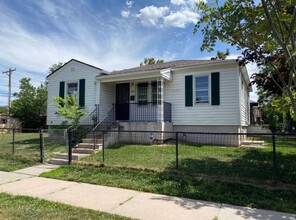 Building Photo - 1804 E 35th Ave