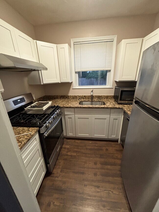 Kitchen - 717 Academy Ave