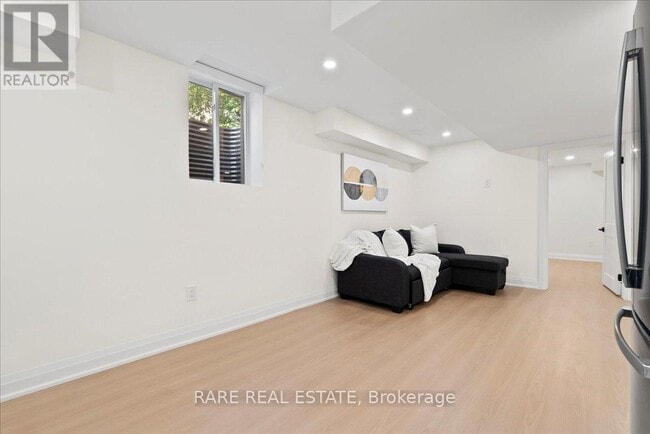 Building Photo - 25 Atira Ave