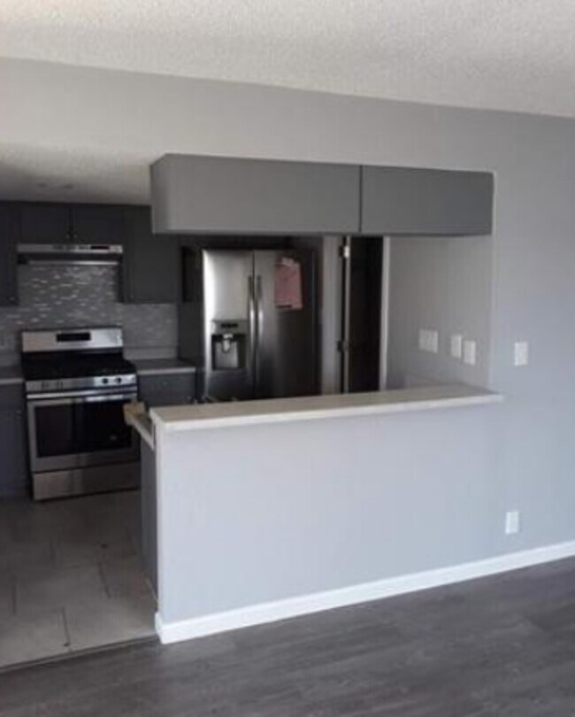 Building Photo - 2800 LOVELL DR #B