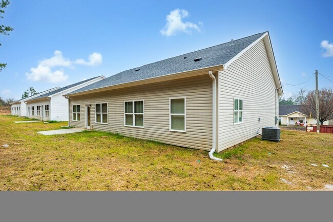 Building Photo - 18456 Thoroughbred Dr