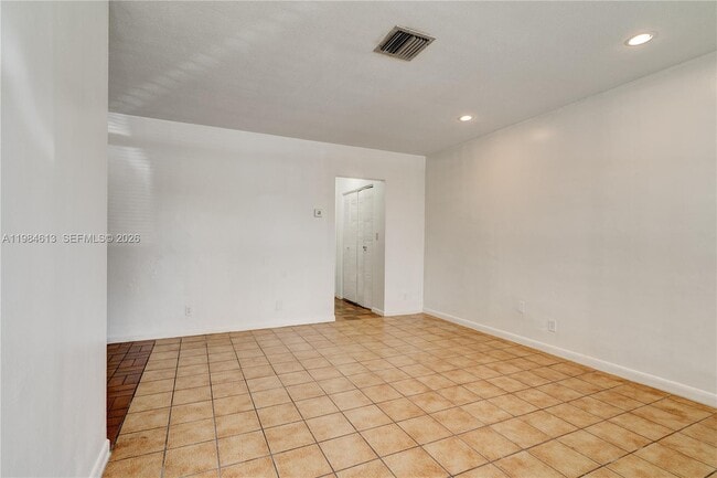 Building Photo - 856 SW 10th St