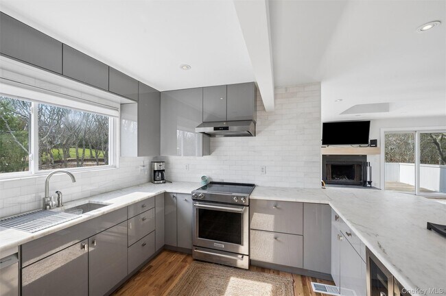 Foto del edificio - 14 Old Trail Rd