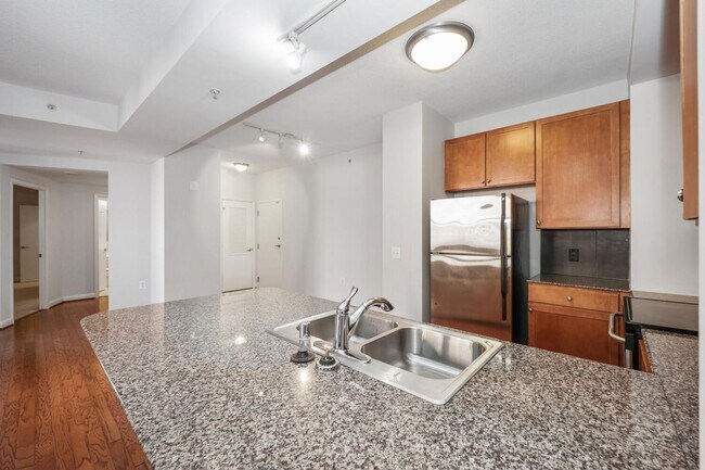 Foto del edificio - HUGE 1bed/1bath at 400 Mass Ave NW