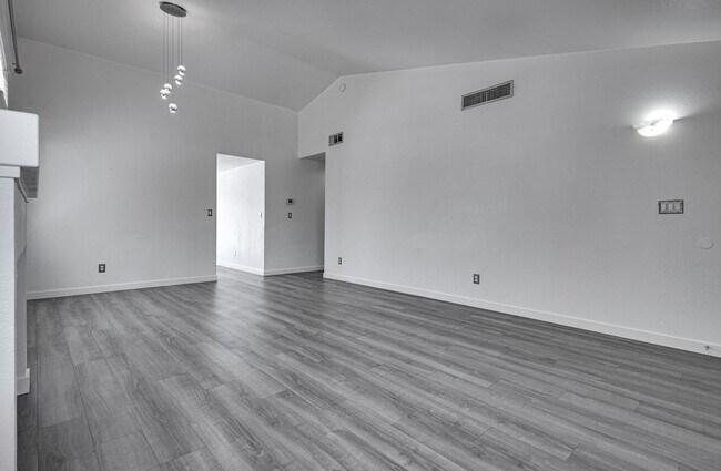 Building Photo - Charming & Bright 3?Bed • 2?Bath Family Ho...