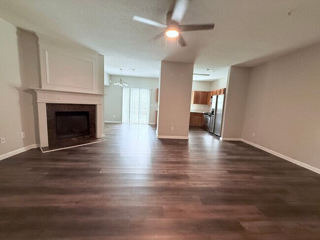 Foto del edificio - Downtown Cumming rental - End unit townhome!