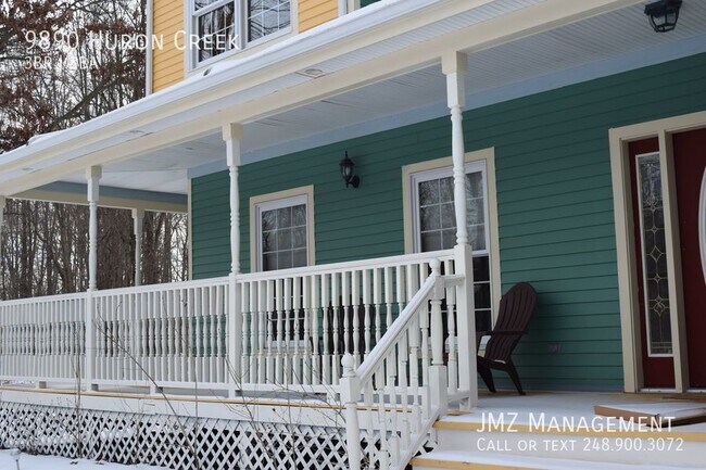 Foto del edificio - FULLY FURNISHED VICTORIAN STYLE HOME ON 2....