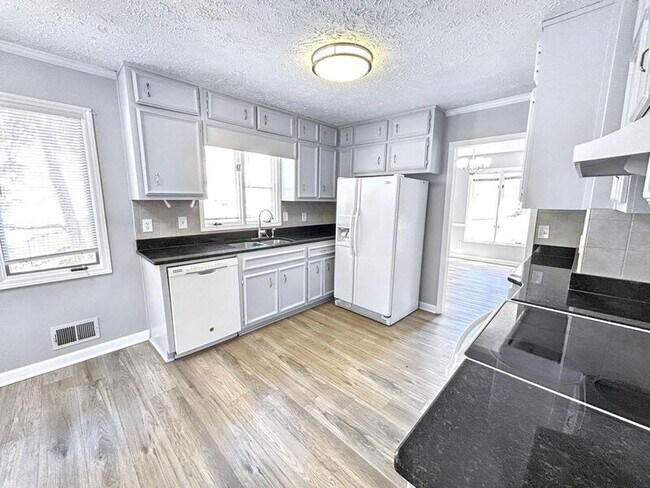 Foto del edificio - 3041 Covington Rd NE