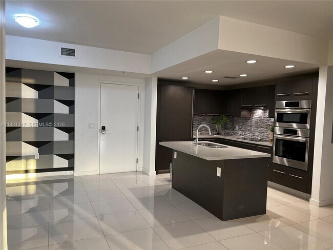 Foto del edificio - 7825 NW 107th Ave