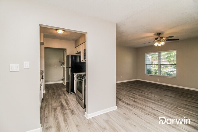 Building Photo - 2312 Savoy Dr