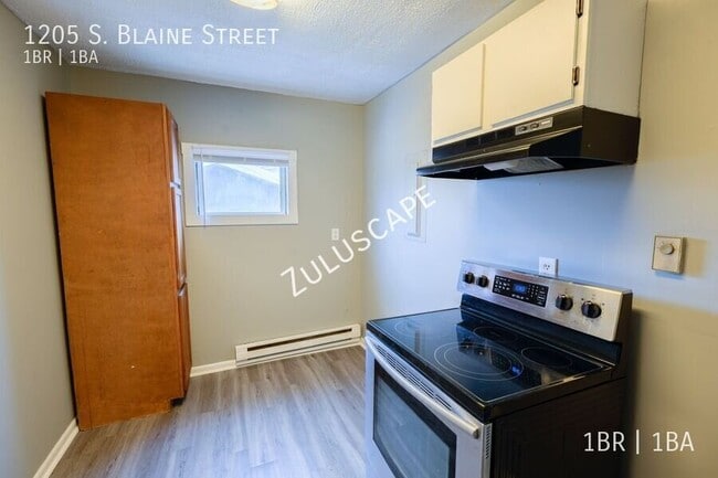 Building Photo - 1205 S Blaine St