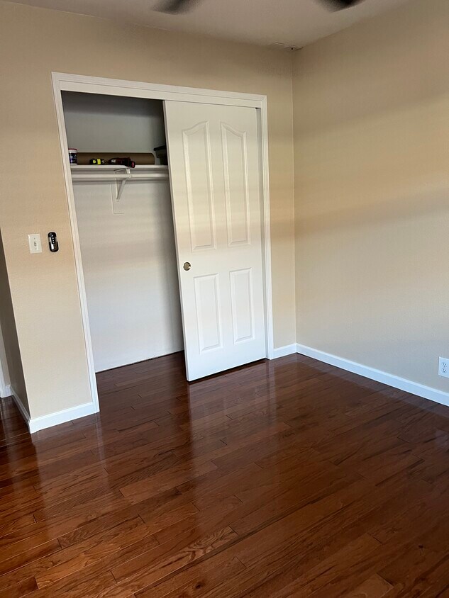 Foto principal - 1855 Henshaw Ave