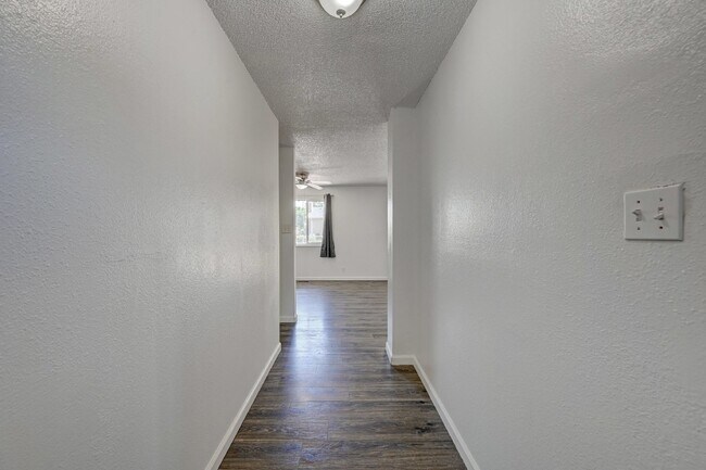Foto del edificio - $2,900.00, 5 bed, 3 bath in Denver with Fi...
